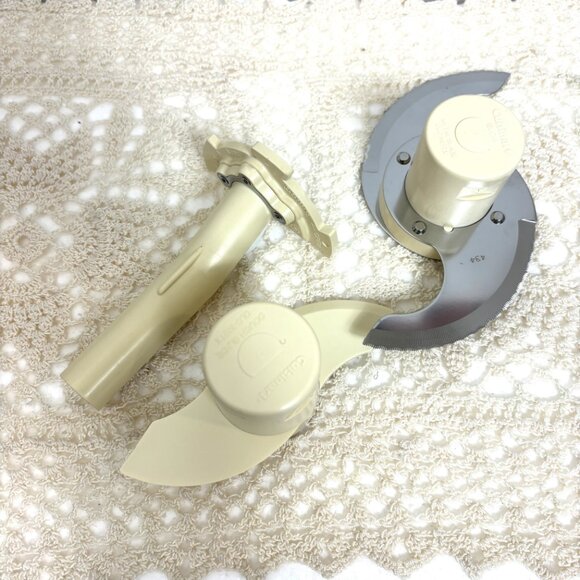 Six Cuisinart Blades & Disc Holder Model: BDH-2C - Picture 7 of 8